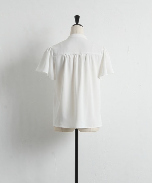 tocco closet（トッコ　クローゼット）の「フロントタック×スカラップ刺繍フレアスリーブ配色ブラウス（シャツ/ブラウス・レディース・オフホワイト/ピンク・M）」の18枚目の写真