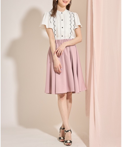 tocco closet（トッコ　クローゼット）の「フロントタック×スカラップ刺繍フレアスリーブ配色ブラウス（シャツ/ブラウス・レディース・オフホワイト/ピンク・M）」の11枚目の写真