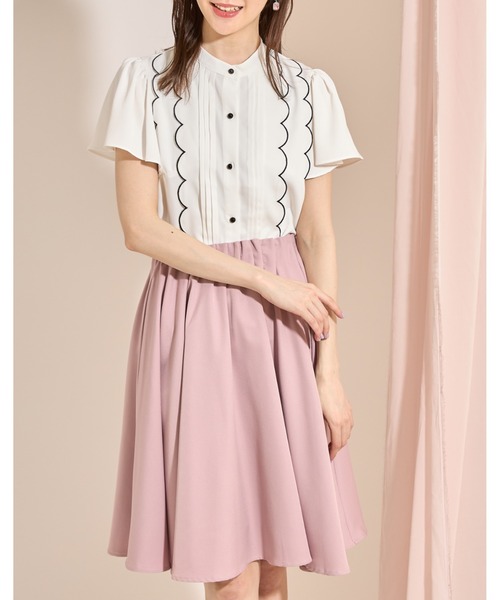 tocco closet（トッコ　クローゼット）の「フロントタック×スカラップ刺繍フレアスリーブ配色ブラウス（シャツ/ブラウス・レディース・オフホワイト/ピンク・M）」の14枚目の写真