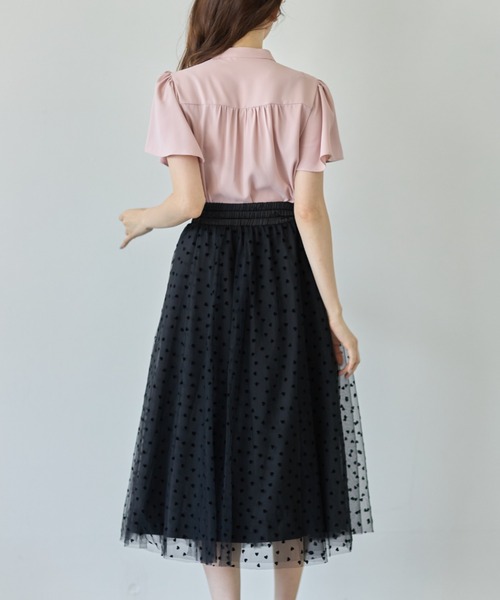 tocco closet（トッコ　クローゼット）の「フロントタック×スカラップ刺繍フレアスリーブ配色ブラウス（シャツ/ブラウス・レディース・オフホワイト/ピンク・M）」の7枚目の写真