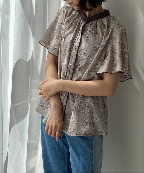 RAY CASSIN(レイカズン)の「フレア袖柄ブラウス(シャツ/ブラウス・レディース・ブラック/グレー/オフホワイト/キナリ・FREE)」の4枚目の写真