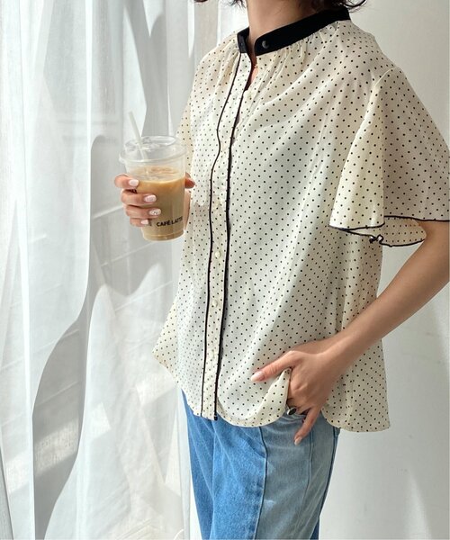 RAY CASSIN(レイカズン)の「フレア袖柄ブラウス(シャツ/ブラウス・レディース・ブラック/グレー/オフホワイト/キナリ・FREE)」の1枚目の写真