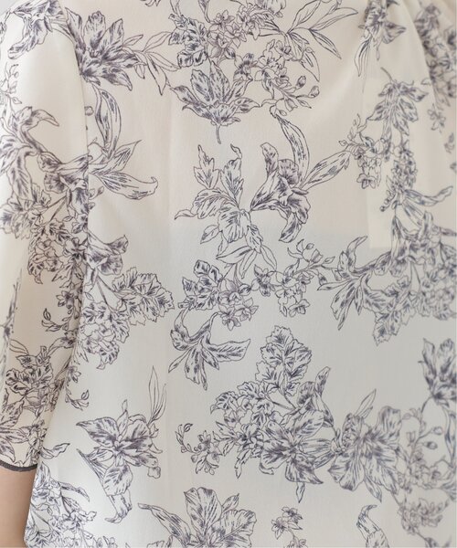 RAY CASSIN(レイカズン)の「フレア袖柄ブラウス(シャツ/ブラウス・レディース・ブラック/グレー/オフホワイト/キナリ・FREE)」の6枚目の写真