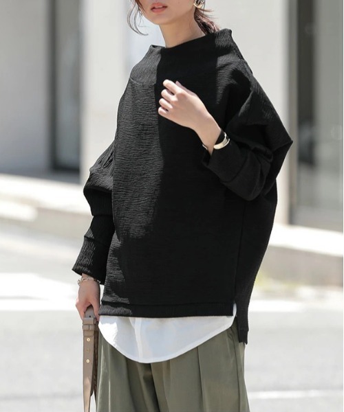 and it_(アンドイット)の「楊柳きゃしゃ見えドルマントップス(Tシャツ/カットソー・レディース・チャコールグレー/グレイッシュブルー/ブラック・M-L)」の2枚目の写真