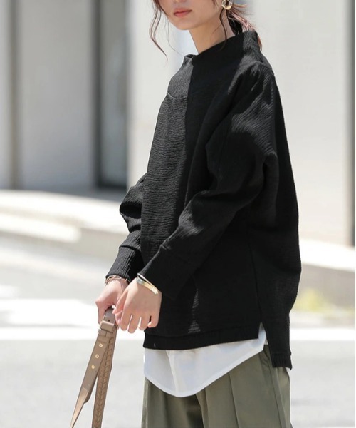 and it_(アンドイット)の「楊柳きゃしゃ見えドルマントップス(Tシャツ/カットソー・レディース・チャコールグレー/グレイッシュブルー/ブラック・M-L)」の13枚目の写真