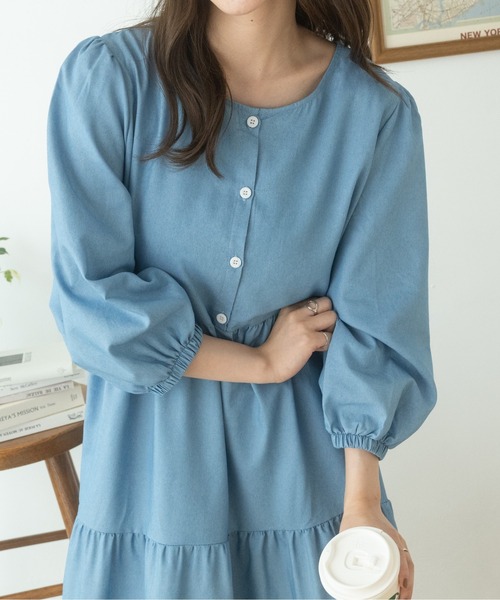 Ada.(エイダ)の「秋口まで活躍! デニム風 ティアードワンピース(ワンピース・レディース・ダークブルー/ライトブルー・FREE)」の1枚目の写真