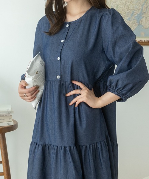 Ada.(エイダ)の「秋口まで活躍! デニム風 ティアードワンピース(ワンピース・レディース・ダークブルー/ライトブルー・FREE)」の18枚目の写真