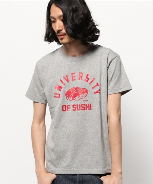 TOKYO CULTUART by BEAMS（トウキョウカルチャートバイビームス）の「かせきさいだぁ / UNIVERSITY of SUSHI T-shirt（Tシャツ/カットソー・メンズ・グレー/ネイビー・MEDIUM/X-LARGE/X-SMALL/LARGE/SMALL）」の2枚目の写真