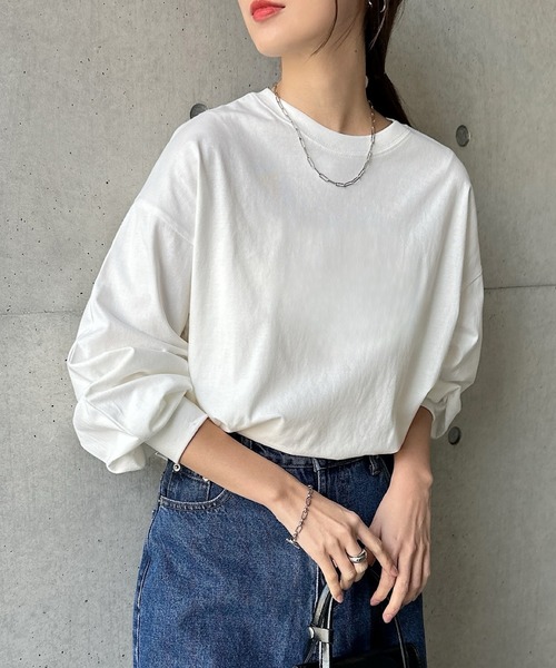 andme(アンドミー)の「タックボリューム袖長袖Tシャツ(Tシャツ/カットソー・レディース・ブラック/ホワイト×ブラック/ブラウン/ベージュ系その他/ブルーグレー/スミクロ/オフホワイト・M)」の2枚目の写真