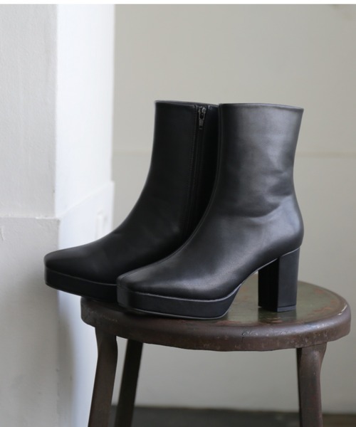 Piedi Nudi（ピエディヌーディ）の「【MIIYOU】スクエアストーム厚底ショートブーツ（ブーツ・レディース・ベージュ/ブラック/アイボリー・L/S/M）」の18枚目の写真