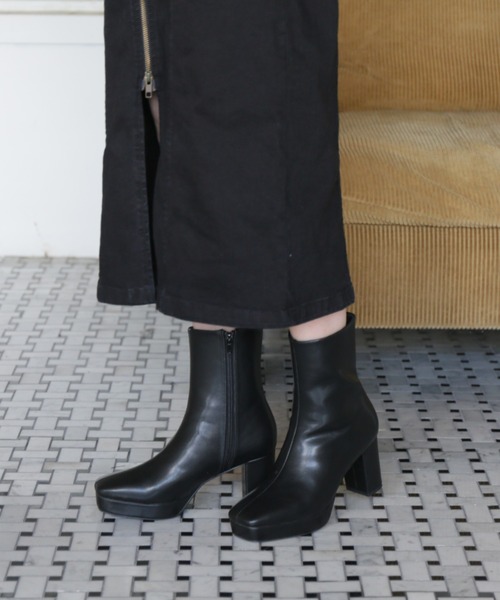 Piedi Nudi（ピエディヌーディ）の「【MIIYOU】スクエアストーム厚底ショートブーツ（ブーツ・レディース・ベージュ/ブラック/アイボリー・L/S/M）」の19枚目の写真