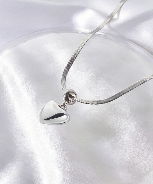 ADPOSION（アドポーション）の「【金属アレルギー対応】サージカルステンレス スネークチェーンハートネックレス（ネックレス・レディース・シルバー/ホワイト/ゴールド・FREE）」の3枚目の写真