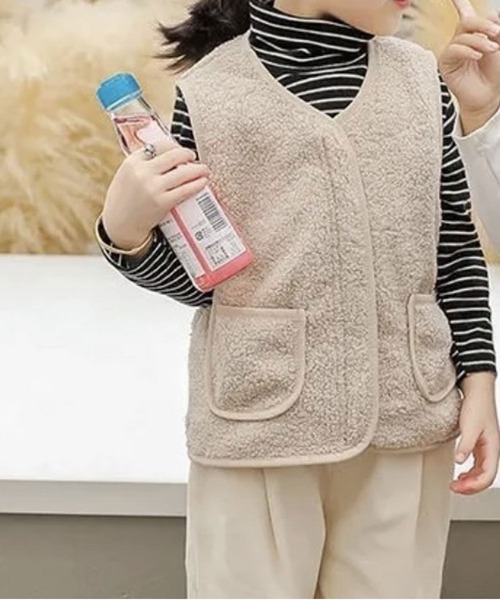 Bambin(ボンバン)の「【 Bambin / ボンバン 】 フロントポケット ボア ベスト(ベスト・キッズ・ベージュ/モカ/ブラウン・100/90/110/120/130)」の3枚目の写真