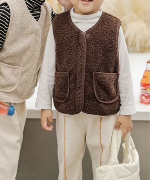 Bambin(ボンバン)の「【 Bambin / ボンバン 】 フロントポケット ボア ベスト(ベスト・キッズ・ベージュ/モカ/ブラウン・100/90/110/120/130)」の2枚目の写真