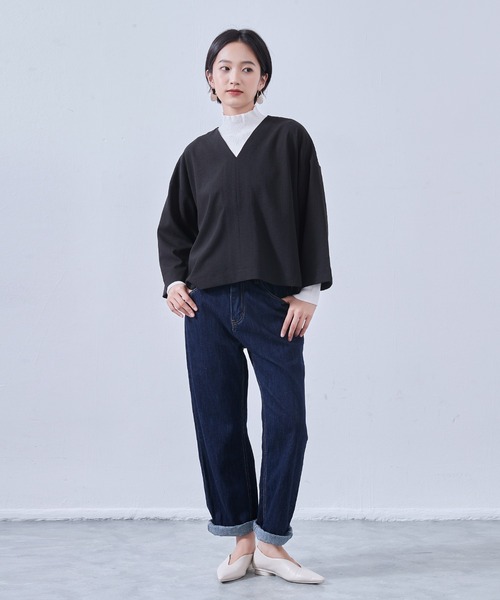 On One's Own（オンワンズオン）の「On One's Own Vネックセンターシーム長袖ミニマルシンプルトップ（その他トップス・レディース・ブラック/グレー/グリーン/マルーン・FREE）」の15枚目の写真