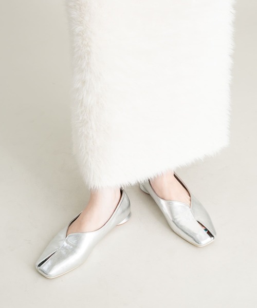 KBF（ケイビーエフ）の「メタリックカットデザインパンプス（パンプス・レディース・ゴールド/シルバー・37/38/36）」の10枚目の写真