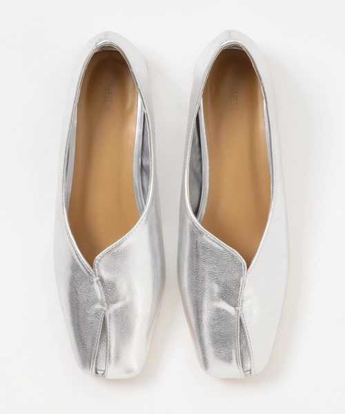 KBF（ケイビーエフ）の「メタリックカットデザインパンプス（パンプス・レディース・ゴールド/シルバー・37/38/36）」の20枚目の写真