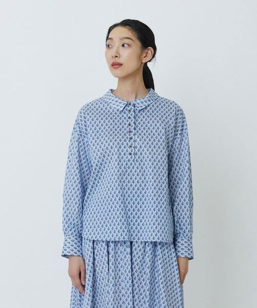 美品 ロワズィール LOISIR リバティプリントフラットカラーブラウス 綿 LOISIR（ロワズィール）の「リバティプリントフラットカラーブラウス