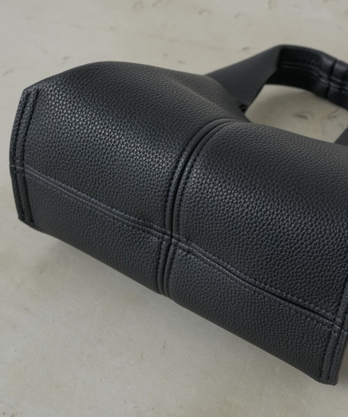 NEUNA(ヌナ)の「【新色ベージュ登場!!!】【軽くて使いやすい2WAYアイテム!】ソフトレザーミニショルダー/ハンドバッグ(ショルダーバッグ・レディース・ブラウン/アイボリー/ブラック/ベージュ・SMALL)」の15枚目の写真