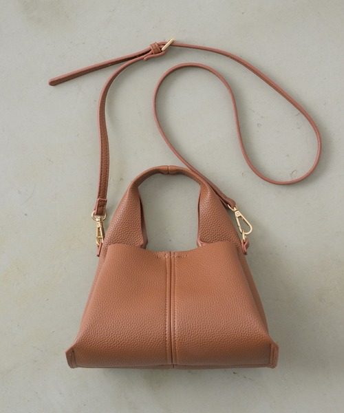 NEUNA(ヌナ)の「【新色ベージュ登場!!!】【軽くて使いやすい2WAYアイテム!】ソフトレザーミニショルダー/ハンドバッグ(ショルダーバッグ・レディース・ブラウン/アイボリー/ブラック/ベージュ・SMALL)」の17枚目の写真