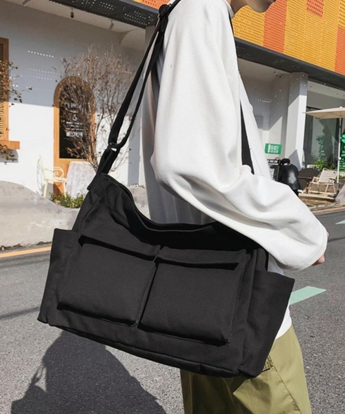 LA VORAGINE(ラ ヴォラジネ)の「大容量外ポケット キャンバスショルダーバッグ アジャスター付きメニーポケットキャンバスショルダー(ショルダーバッグ・レディース・キャメル/グリーン/ブラック/アイボリー/グレー・FREE)」の3枚目の写真