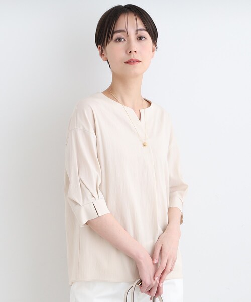 INDIVI(インディヴィ)の「◆【洗える/UVケア/SETUP可能】キーネック6分袖ブラウス(シャツ/ブラウス・レディース・ネイビー/ナチュラル/スミクロ/ブラック・13/03/38/34/19/12/05/15 )」の4枚目の写真