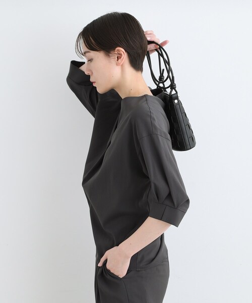 INDIVI(インディヴィ)の「◆【洗える/UVケア/SETUP可能】キーネック6分袖ブラウス(シャツ/ブラウス・レディース・ネイビー/ナチュラル/スミクロ/ブラック・13/03/38/34/19/12/05/15 )」の8枚目の写真