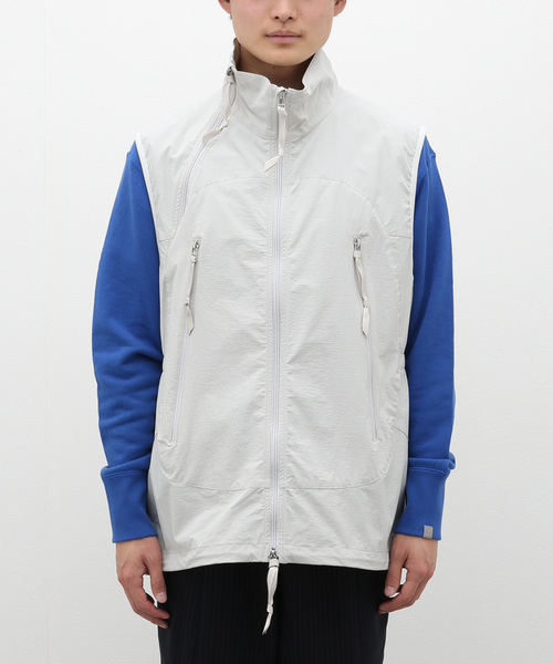 EDIFICE(エディフィス)の「【Product Twelve / プロダクト トゥエルブ】Soft Shell Vest(その他アウター・メンズ・ライトグレー・2/3)」の1枚目の写真