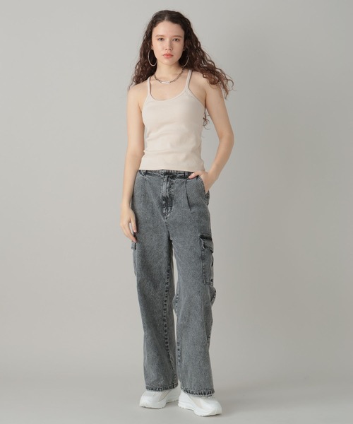 FOREVER 21（フォーエバー トゥエンティーワン）の「【2024SS】デニムカーゴストレートパンツ（デニムパンツ・レディース・ブルー/ブラック・FREE）」の4枚目の写真