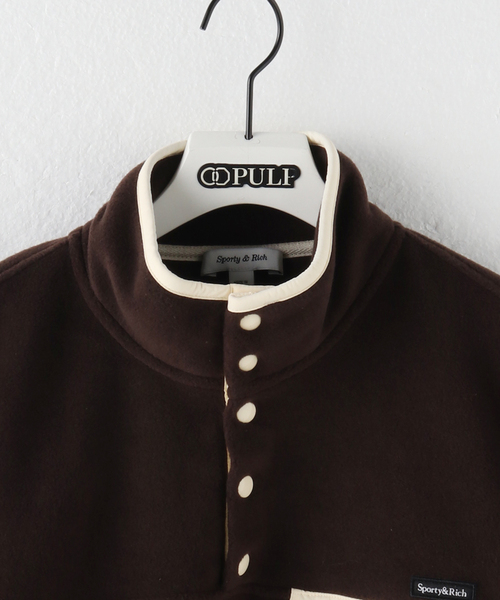 SPORTY&RICH（スポーティアンドリッチ）の「【SPORTY&RICH / スポーティアンドリッチ】BUTTONED POLAR SWEATSHIRT（スウェット・レディース・ブラウン・LARGE/MEDIUM/SMALL）」の3枚目の写真