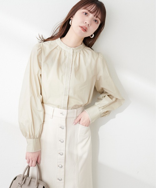natural couture（ナチュラルクチュール）の「はまぐり刺繍配色ギャザーブラウス（シャツ/ブラウス・レディース・オフホワイト/サックスブルー/ライトベージュ・FREE）」の11枚目の写真