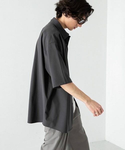 SENSE OF PLACE by URBAN RESEARCH（センスオブプレイスバイアーバンリサーチ）の「『ユニセックス』エクストラルーズシャツ(5分袖)（シャツ/ブラウス・メンズ・チャコールグレー/ベージュ/その他3/グレー/その他1/その他2/ライトブルー/ライトグレー・MEDIUM/LARGE）」の2枚目の写真