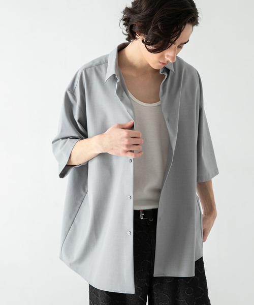 SENSE OF PLACE by URBAN RESEARCH（センスオブプレイスバイアーバンリサーチ）の「『ユニセックス』エクストラルーズシャツ(5分袖)（シャツ/ブラウス・メンズ・チャコールグレー/ベージュ/その他3/グレー/その他1/その他2/ライトブルー/ライトグレー・MEDIUM/LARGE）」の3枚目の写真