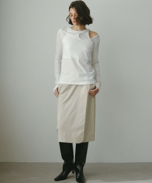 ETRE TOKYO（エトレトウキョウ）の「デザインネックレイヤードプルオーバー（Tシャツ/カットソー・レディース・ネイビー/ホワイト/ブラック・FREE）」の7枚目の写真