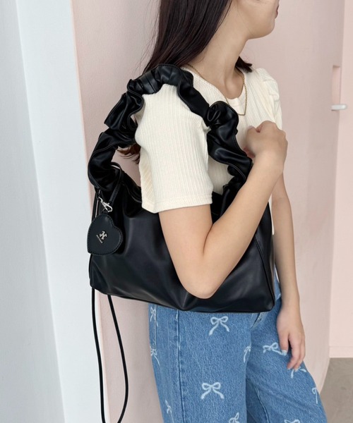 one after another NICE CLAUP(ワンアフターアナザーナイスクラップ)の「ハートミラーチャーム付きドロストバッグ(トートバッグ・レディース・アイボリー/シルバー/ブラック・FREE)」の4枚目の写真