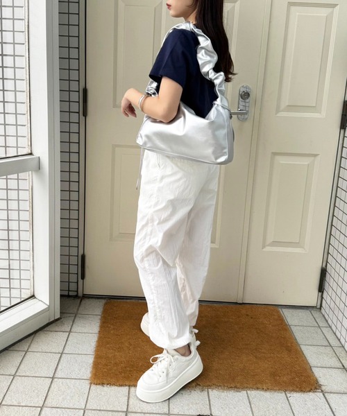 one after another NICE CLAUP(ワンアフターアナザーナイスクラップ)の「ハートミラーチャーム付きドロストバッグ(トートバッグ・レディース・アイボリー/シルバー/ブラック・FREE)」の11枚目の写真