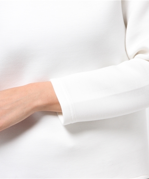 koe(コエ)の「バックタックコクーン長袖プルオーバー(Tシャツ/カットソー・レディース・オフホワイト/杢グレー/ネイビー・MEDIUM/LARGE/SMALL)」の8枚目の写真