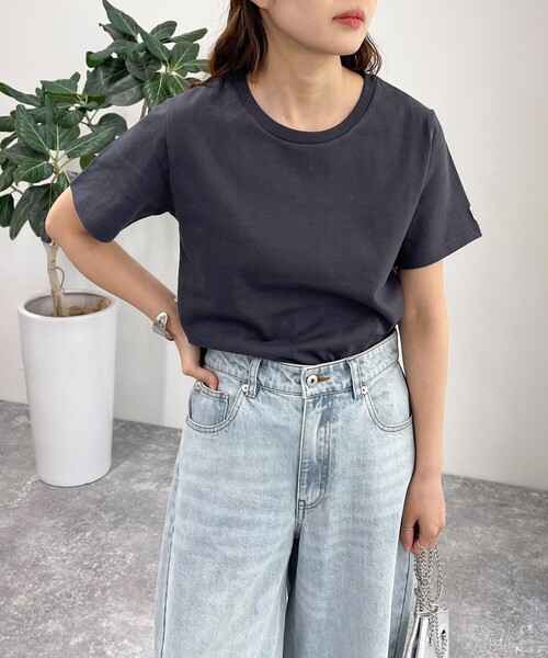 fredy emue（フレディエミュ）の「【新色登場】FRワッペンBASIC Tシャツ（Tシャツ/カットソー・レディース・チャコールグレー/ライトグレー/グレイッシュベージュ/オフホワイト/グレー・38）」の2枚目の写真