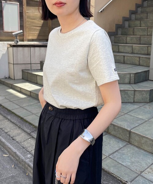 fredy emue（フレディエミュ）の「【新色登場】FRワッペンBASIC Tシャツ（Tシャツ/カットソー・レディース・チャコールグレー/ライトグレー/グレイッシュベージュ/オフホワイト/グレー・38）」の3枚目の写真