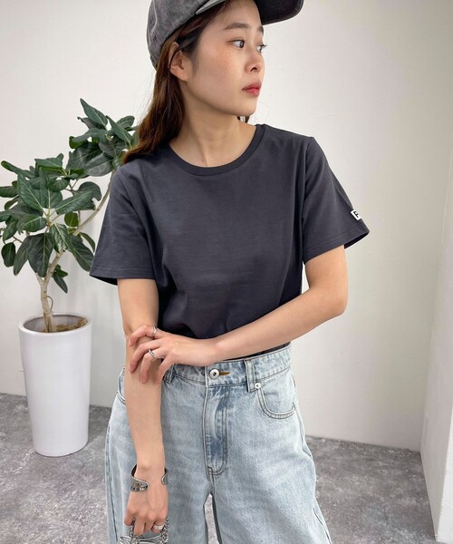 fredy emue（フレディエミュ）の「【新色登場】FRワッペンBASIC Tシャツ（Tシャツ/カットソー・レディース・チャコールグレー/ライトグレー/グレイッシュベージュ/オフホワイト/グレー・38）」の10枚目の写真