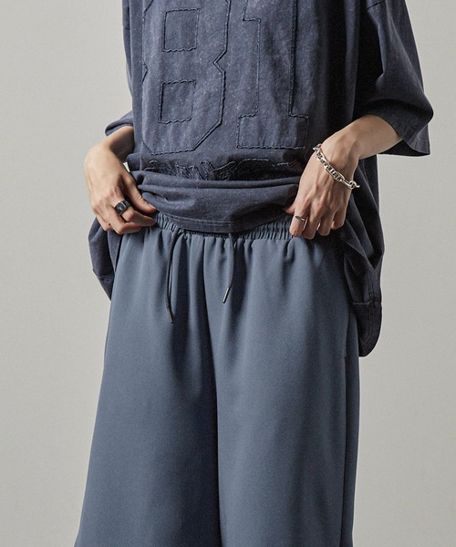 Alfred Alex(アルフレッドアレックス)の「【Alfred Alex】ダブルフェイス ラインワイドトラックショートパンツ/バスパン(その他パンツ・メンズ・ブラック/チャコールグレー/サックスブルー/グレイッシュベージュ/グレイッシュブルー/ブラック系・L/M/S)」の22枚目の写真