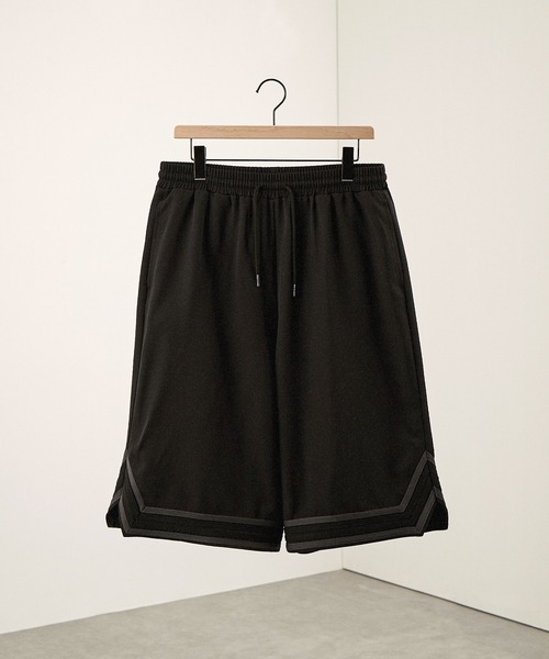 Alfred Alex(アルフレッドアレックス)の「【Alfred Alex】ダブルフェイス ラインワイドトラックショートパンツ/バスパン(その他パンツ・メンズ・ブラック/チャコールグレー/サックスブルー/グレイッシュベージュ/グレイッシュブルー/ブラック系・L/M/S)」の7枚目の写真