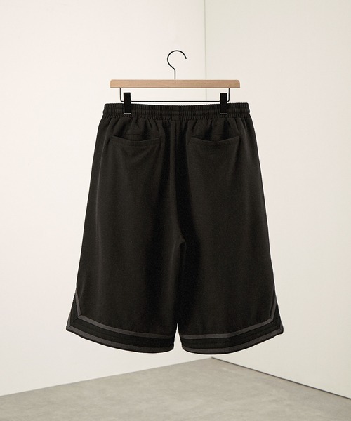 Alfred Alex(アルフレッドアレックス)の「【Alfred Alex】ダブルフェイス ラインワイドトラックショートパンツ/バスパン(その他パンツ・メンズ・ブラック/チャコールグレー/サックスブルー/グレイッシュベージュ/グレイッシュブルー/ブラック系・L/M/S)」の8枚目の写真