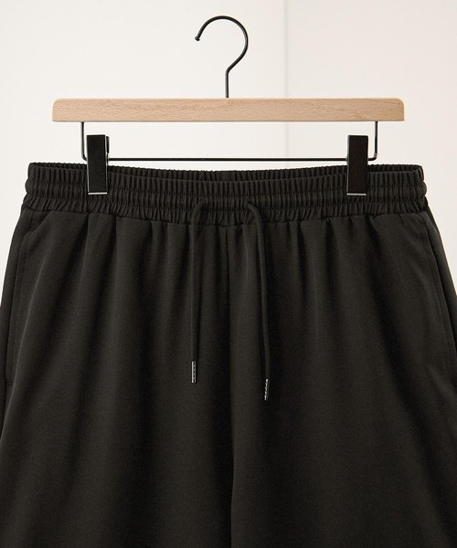 Alfred Alex(アルフレッドアレックス)の「【Alfred Alex】ダブルフェイス ラインワイドトラックショートパンツ/バスパン(その他パンツ・メンズ・ブラック/チャコールグレー/サックスブルー/グレイッシュベージュ/グレイッシュブルー/ブラック系・L/M/S)」の11枚目の写真