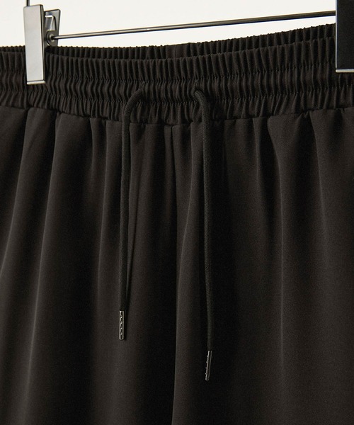 Alfred Alex(アルフレッドアレックス)の「【Alfred Alex】ダブルフェイス ラインワイドトラックショートパンツ/バスパン(その他パンツ・メンズ・ブラック/チャコールグレー/サックスブルー/グレイッシュベージュ/グレイッシュブルー/ブラック系・L/M/S)」の13枚目の写真