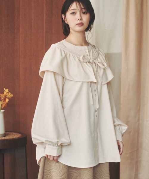 moi tytto(モイテュット)の「フリル付きクルーネックコーデュロイシャツ(シャツ/ブラウス・レディース・ナチュラル/ベージュ/ブラウン・FREE)」の3枚目の写真