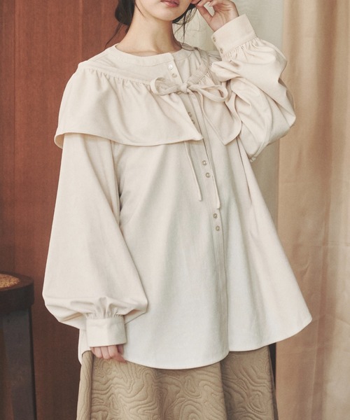 moi tytto(モイテュット)の「フリル付きクルーネックコーデュロイシャツ(シャツ/ブラウス・レディース・ナチュラル/ベージュ/ブラウン・FREE)」の4枚目の写真