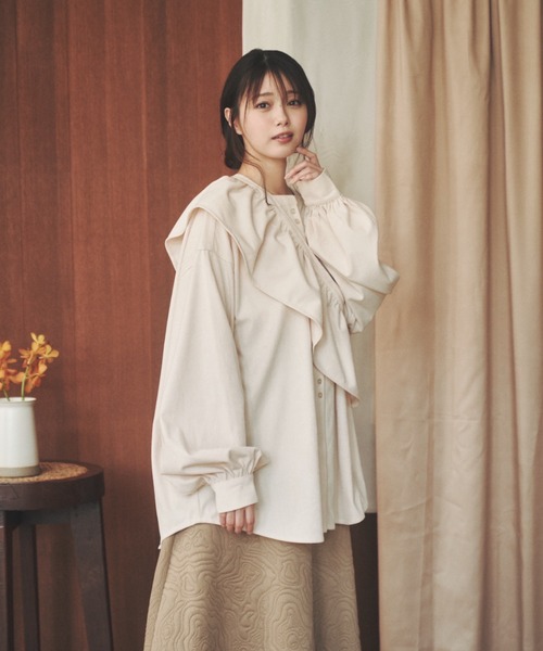 moi tytto(モイテュット)の「フリル付きクルーネックコーデュロイシャツ(シャツ/ブラウス・レディース・ナチュラル/ベージュ/ブラウン・FREE)」の19枚目の写真