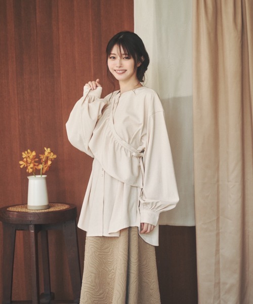 moi tytto(モイテュット)の「フリル付きクルーネックコーデュロイシャツ(シャツ/ブラウス・レディース・ナチュラル/ベージュ/ブラウン・FREE)」の5枚目の写真