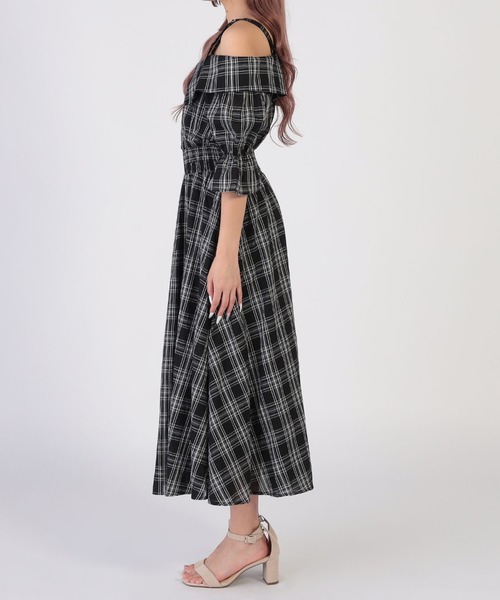 CECIL McBEE（セシルマクビー）の「チェックオフショルダーワンピース